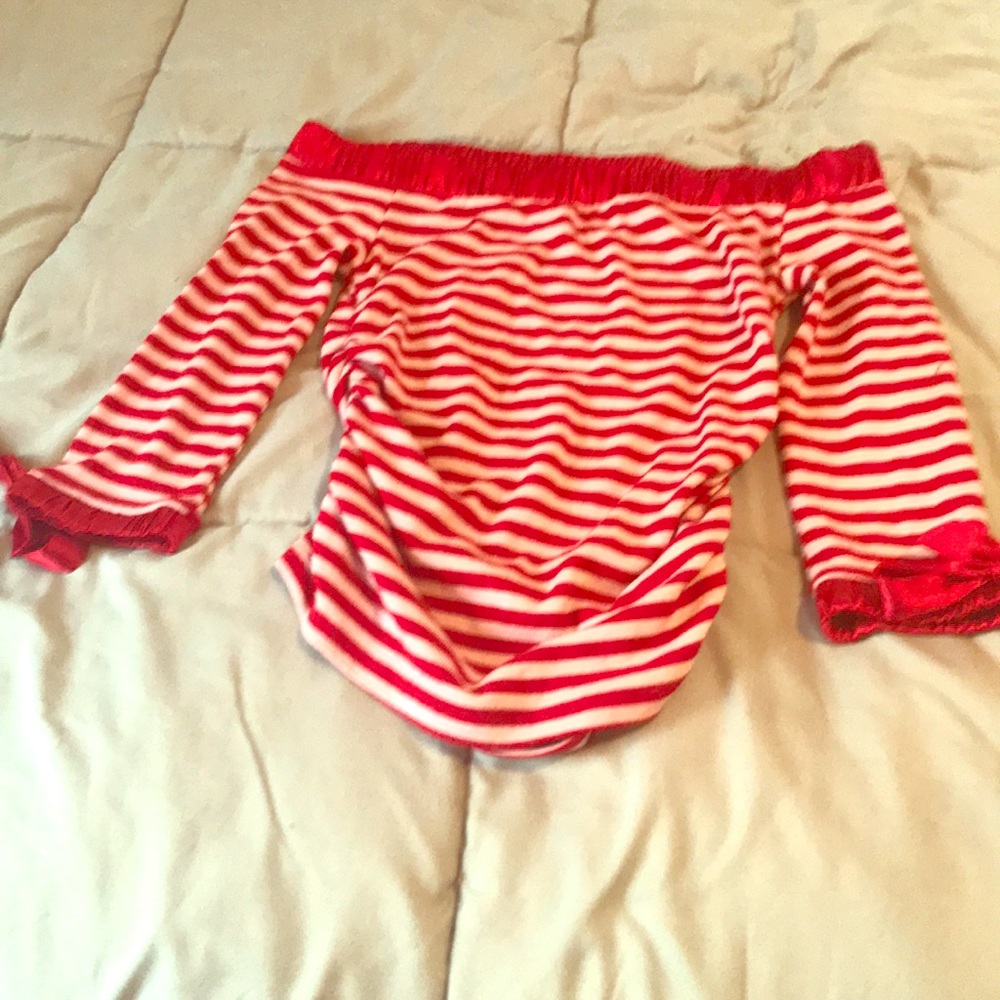 Cute and sexy off shoulders shirt